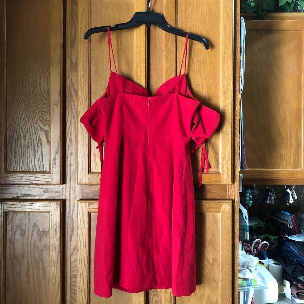 Club Monaco Pop of Red Cold Shoulder Crepe Mini Dress Size 6 - Picture 8 of 14
